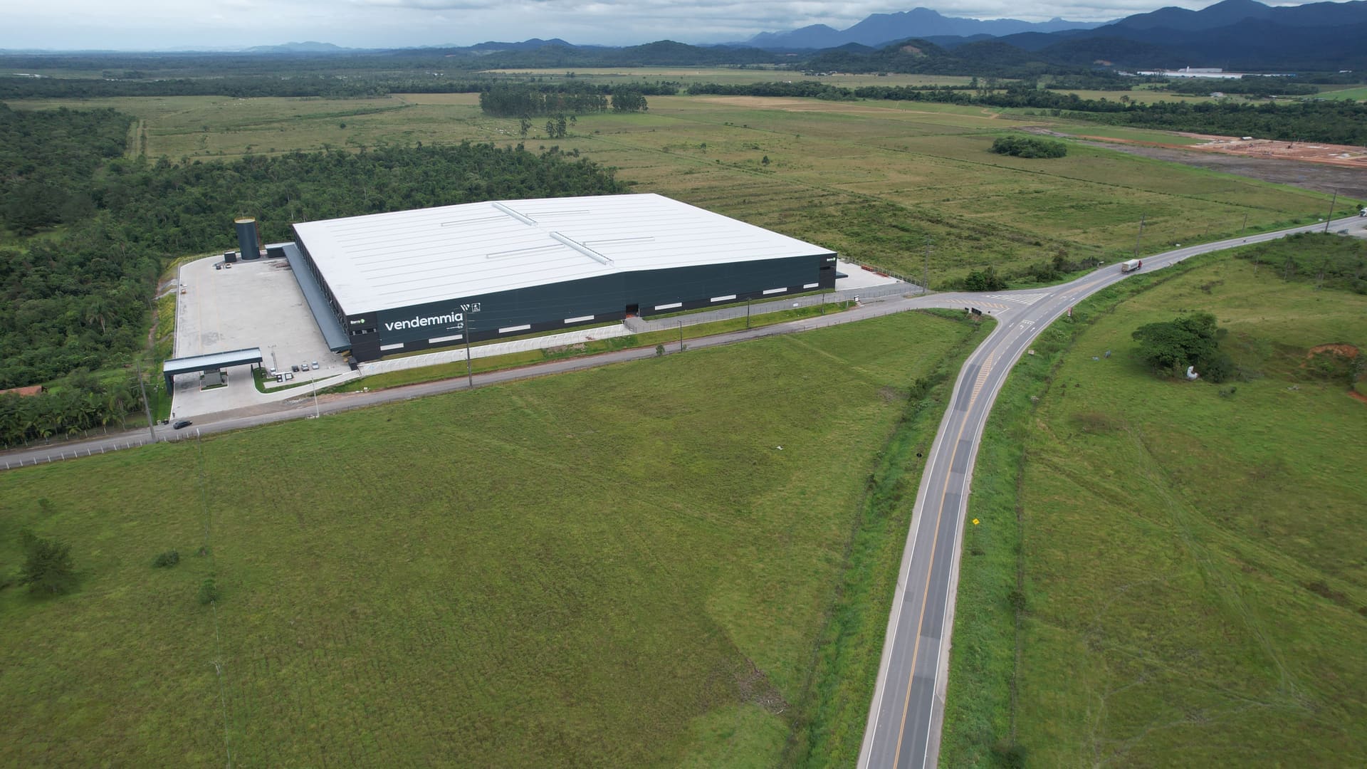 B7 & Lennertz — GALPÃO LOGÍSTICO em Garuva, SC